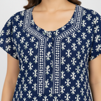 Close-up neckline