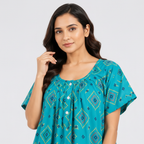 Close-Up Neckline