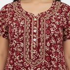 Close-up neckline