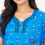 Close-up neckline