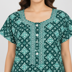 Close-up neckline