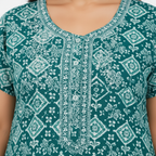 Close-up neckline