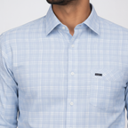Collar and chest pocket detail