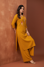 Pose 4 – Leaning