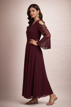 Side angle highlighting cold-shoulder