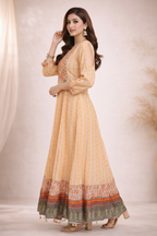 Side angle highlighting cold-shoulder