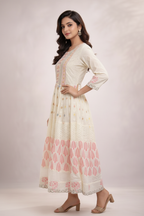 Side angle highlighting tiered construction