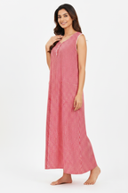Three-quarter side pose
